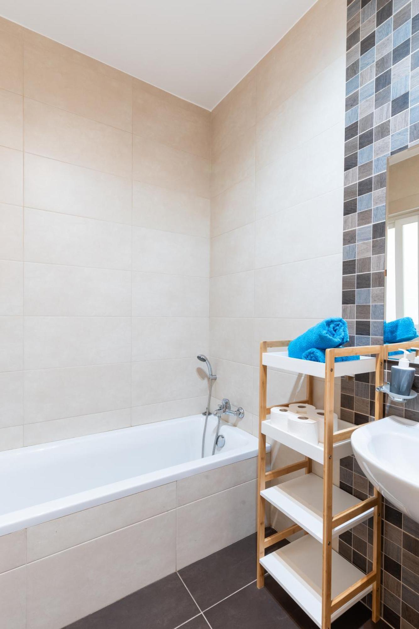 2 Bedroom In Central St Julians Prime Location In Paceville Apt 3 By Vaganza San Giuliano Esterno foto