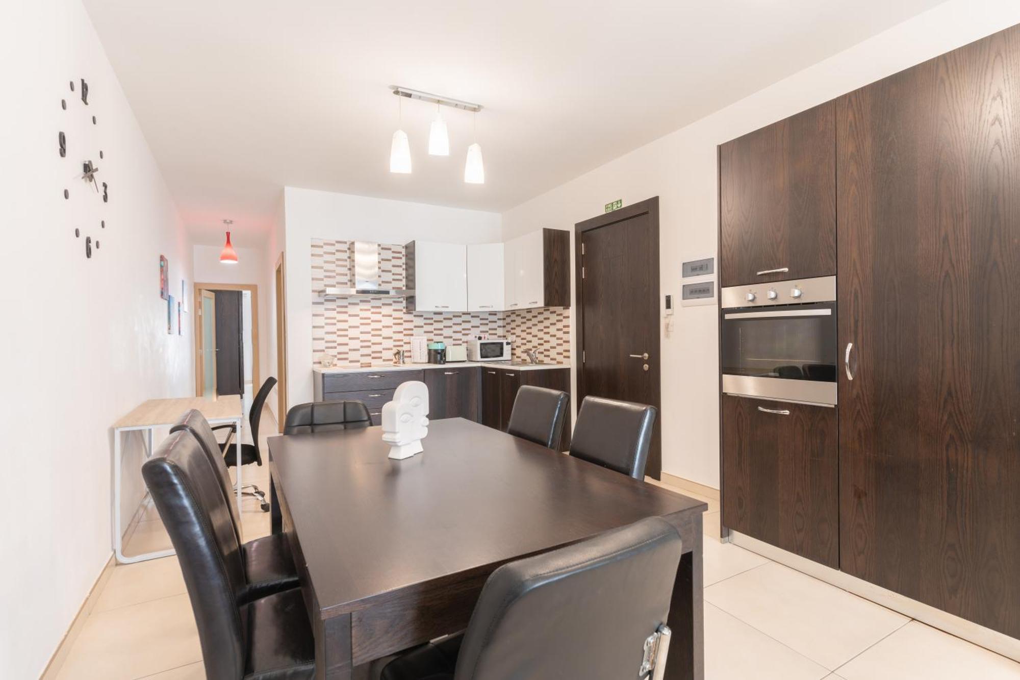 2 Bedroom In Central St Julians Prime Location In Paceville Apt 3 By Vaganza San Giuliano Esterno foto