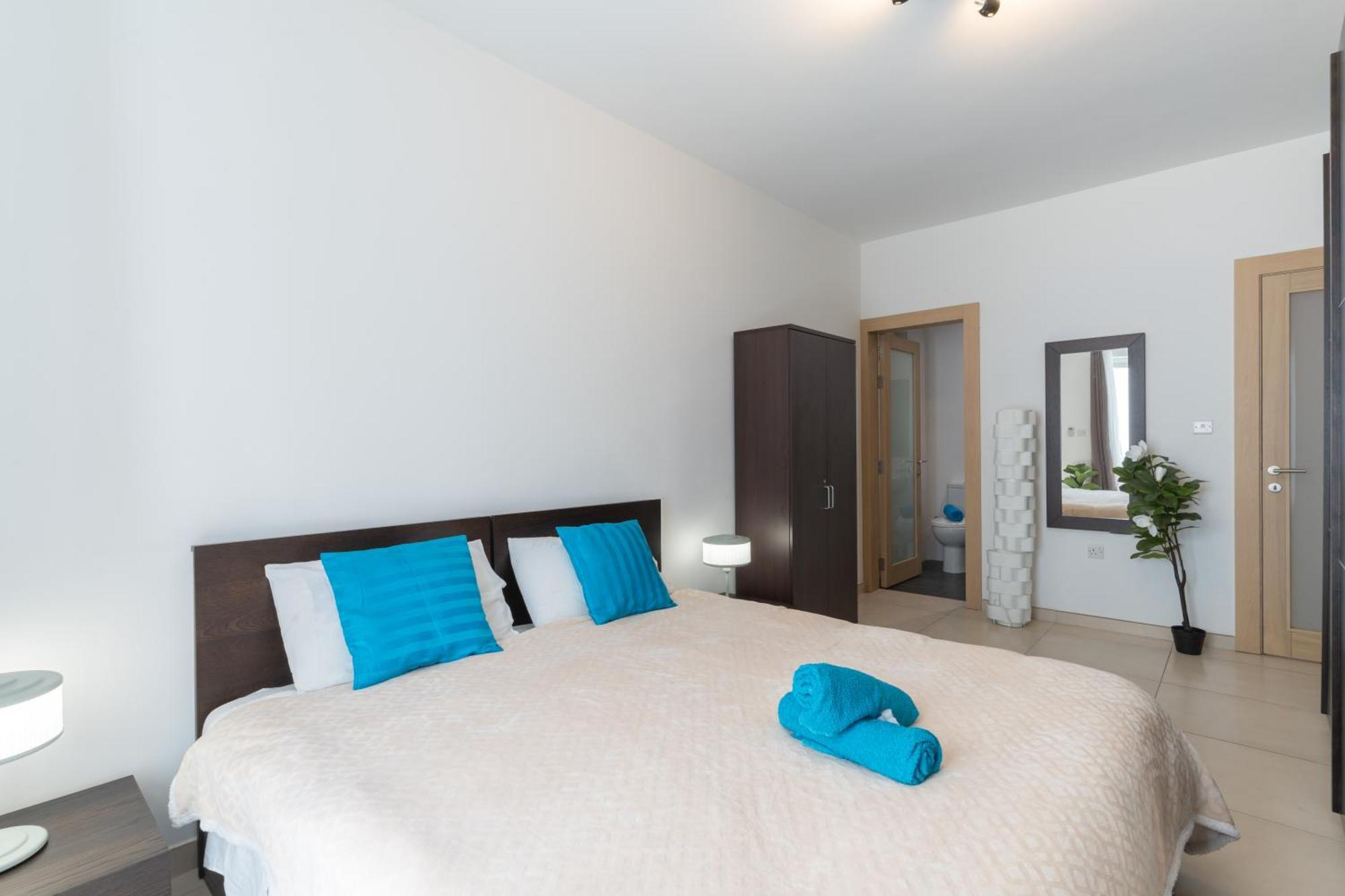 2 Bedroom In Central St Julians Prime Location In Paceville Apt 3 By Vaganza San Giuliano Esterno foto