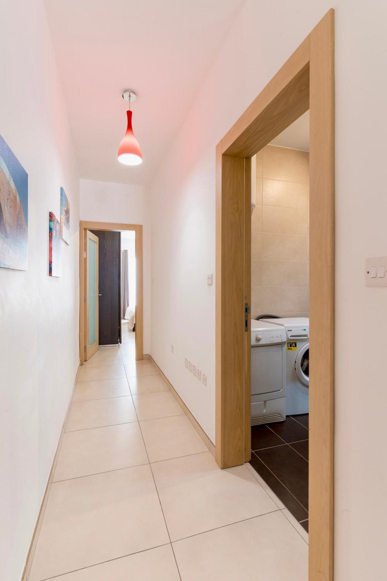 2 Bedroom In Central St Julians Prime Location In Paceville Apt 3 By Vaganza San Giuliano Esterno foto