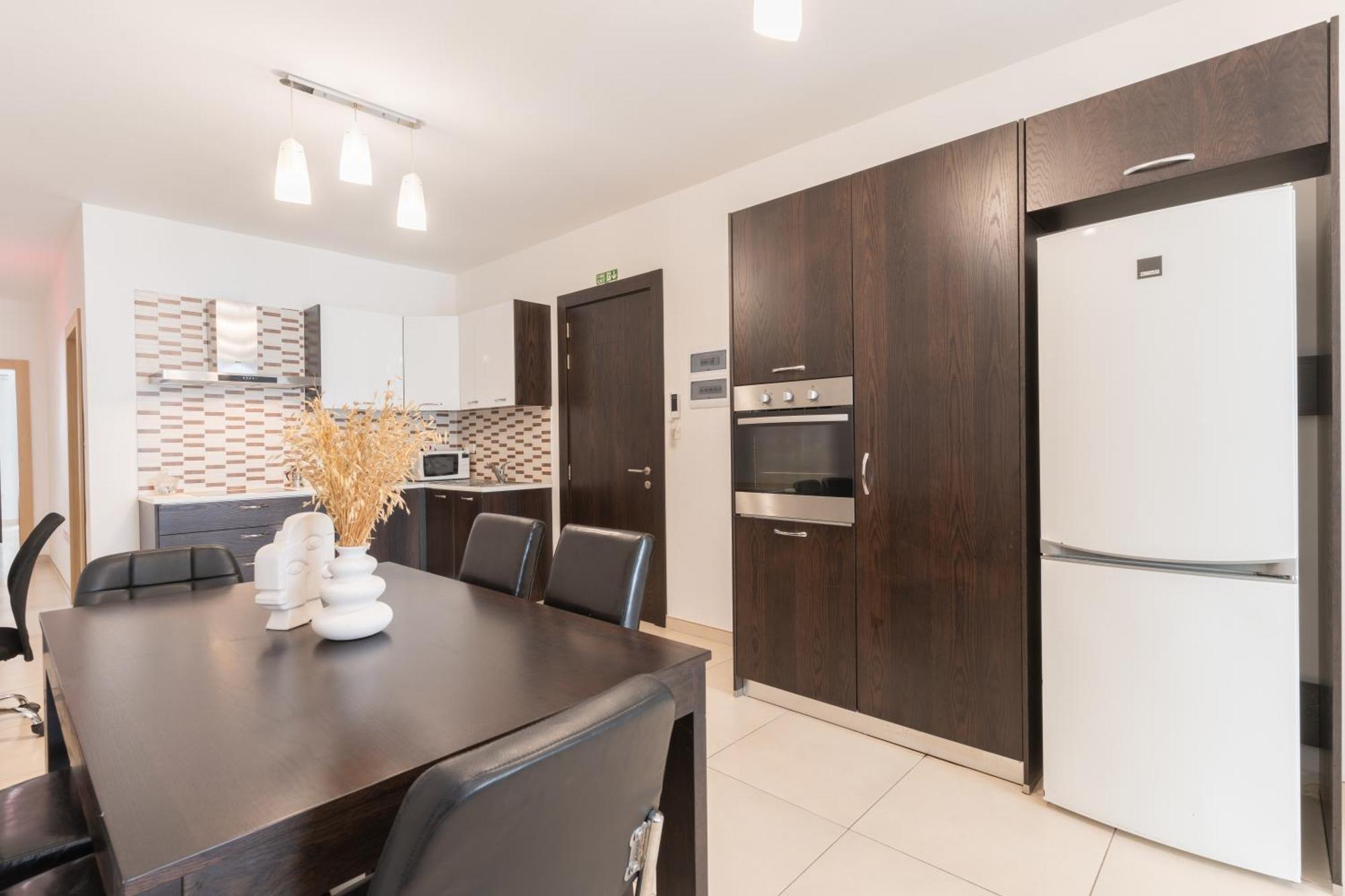2 Bedroom In Central St Julians Prime Location In Paceville Apt 3 By Vaganza San Giuliano Esterno foto